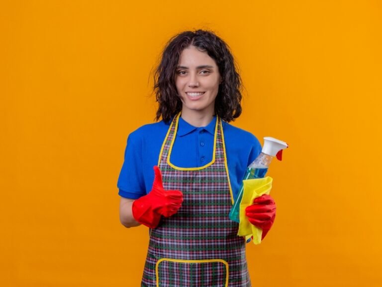 O que Faz um Auxiliar de Limpeza: Funções e Responsabilidades