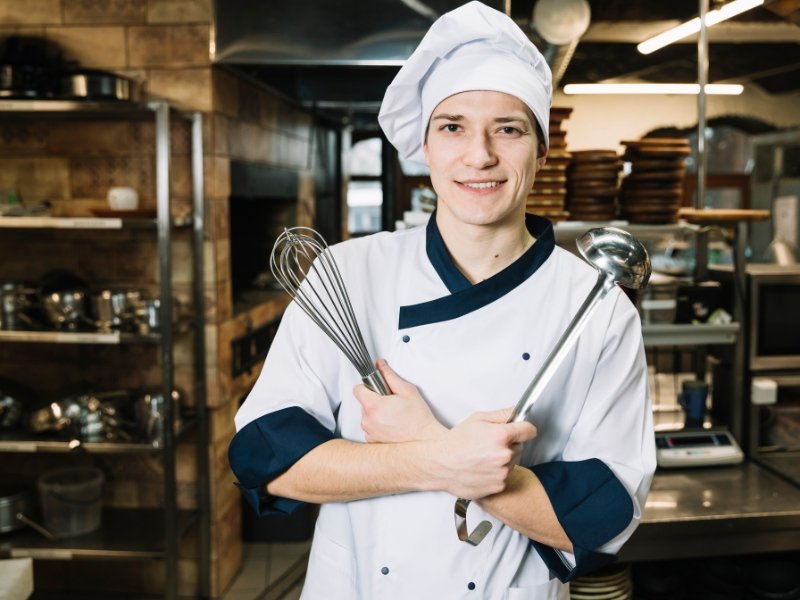 O que um Auxiliar de Cozinha Faz